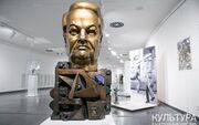 Ельцинниҥ бюсты, Эрнст Неизвестный эткен