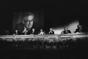 Генри Киссинджер и главы государств бывшего СССР на ежегодной встрече Всемирного экономического форума в Давосе. 1992