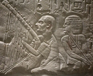 Арфист и флейтист. Рельеф в гробнице Паатонэмхеба. Саккара. Ок. 1333–1307 до н. э.