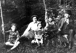 Sophie und Karl Liebknecht mit den Kindern aus seiner ersten Ehe, 1913