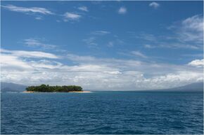Aguirangan island - panoramio.jpg