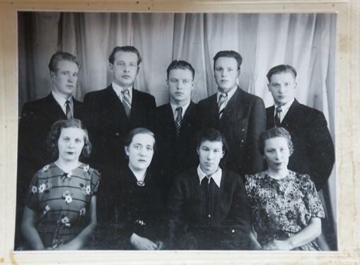 Eino Kiuru (enzimäine hurualpäi) kolliegoinke. Karjal. Vuvvet 1960