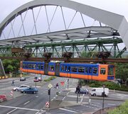 çакса хунă çул (монорельс). Вăл метрополитен шутланать.
