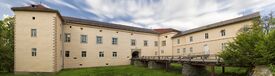 Uzhhorod-castle-main-building.jpg