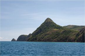 Dicabaito Island Calamian Group - panoramio.jpg