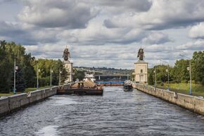 Шлюз №3 Яхрома. Буксир Речной-43 и катер ВБ-3.jpg