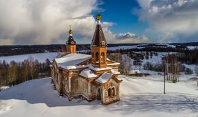 Holy Trinity Church, Konchezero.jpg