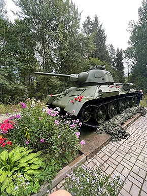 Sammatuksen velleskalmal on azetettu tanku Т-34