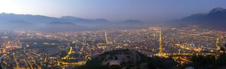 Grenoble de nuit by Matthieu Riegler.jpg