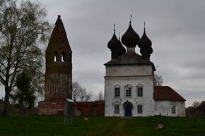 Церковь Введения Николая Чудотворца 18 в. - panoramio.jpg