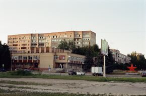 Белоозёрский, главная аллея и администрация 2021-07.jpg