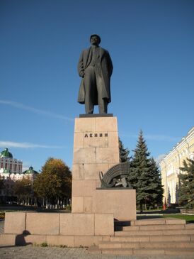 Памятник на Площади.JPG