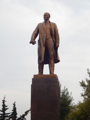 Саранскяйса Советскяй площадьса Ленинонди мялямгевсь
