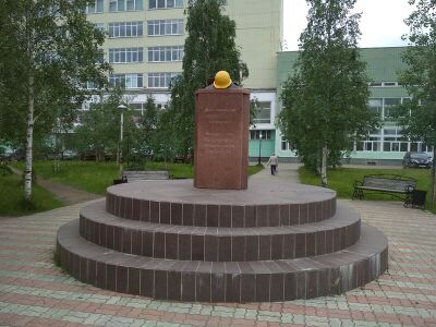 Стрӧитчысьяслы паметник